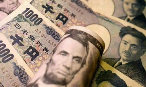 Yen eyes first monthly gain since March; dollar headed for monthly loss