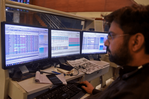 KSE-100 unable to sustain level over 49,000, profit-taking kicks in
