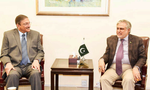 In unusual meeting, PCB chief Zaka calls on Dar, discusses upcoming Asia Cup