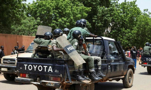 France says only &lsquo;legitimate&rsquo; Niger government can cut military ties