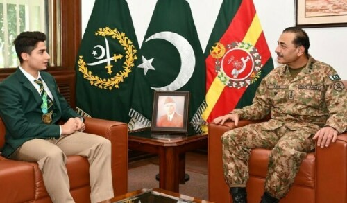 Army chief meets squash prodigy Hamza, pledges to help sports flourish