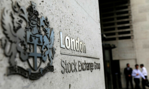 UK&rsquo;s FTSE 100 boosted by energy stocks but logs weekly decline