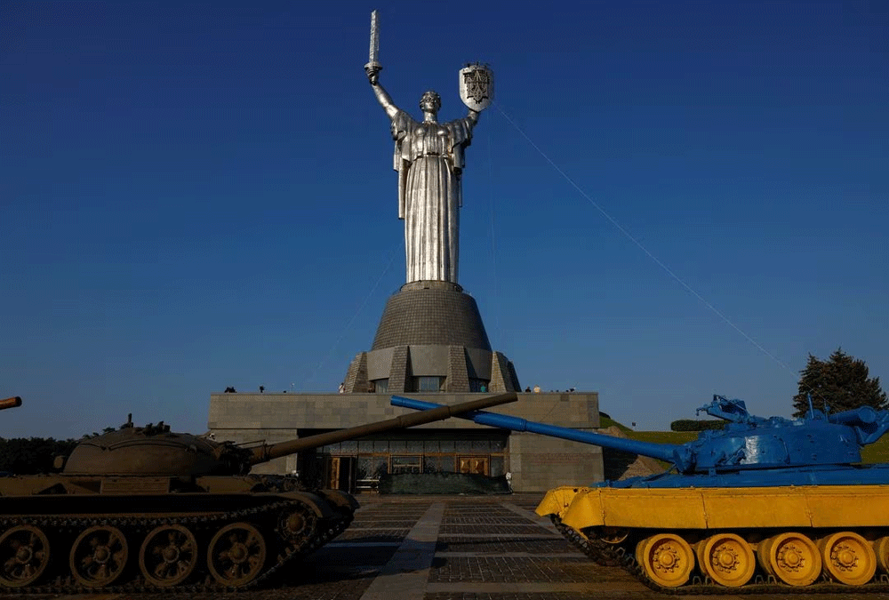 Ukraine gets rid of Soviet symbols on Motherland monument in Kyiv