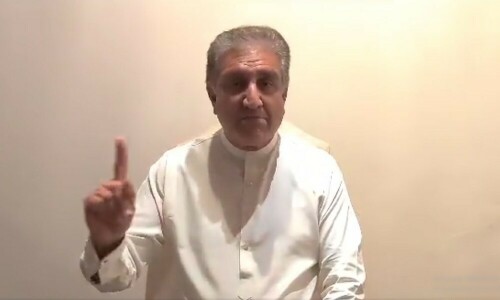Qureshi says Imran Khan&rsquo;s life in danger, asks courts to take notice