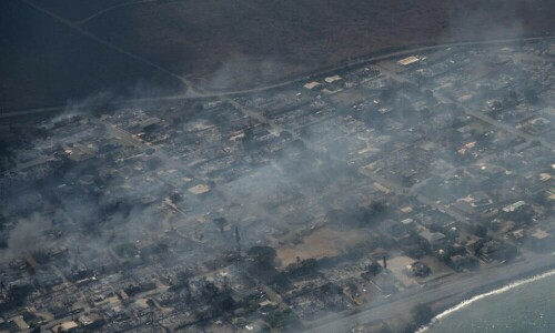 Hawaii fire death toll nears 100, and anger grows