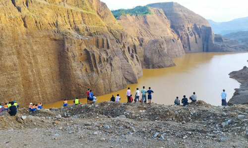 25 dead after Myanmar jade mine landslide