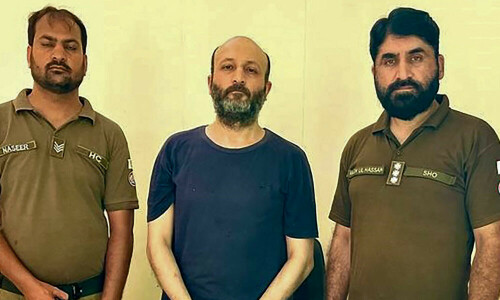 Pakistani man caught digging grave after killing US wife: police Pakistani man caught digging grave after killing US wife: police