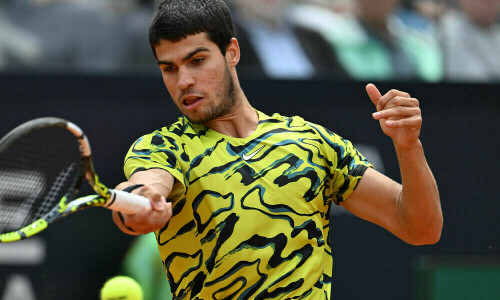 Alcaraz battles through rain, holder Garcia out