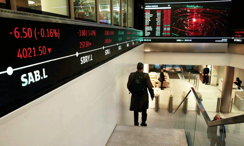 FTSE 100 falls at open on BAE drag, hawkish Fed minutes