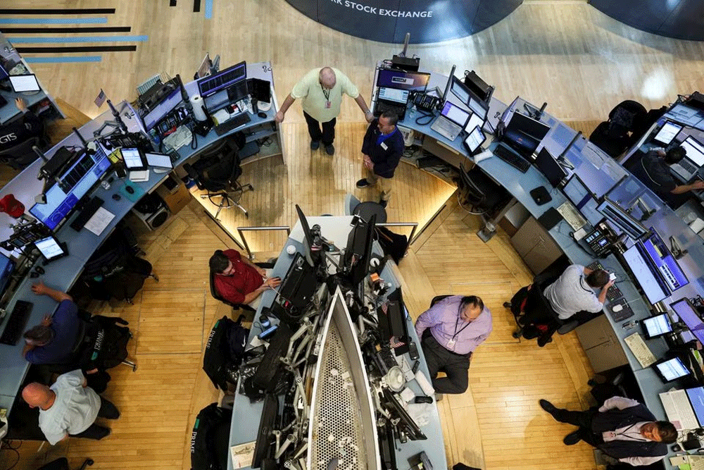 European shares fall as BAE drags defence firms, Fed minutes sour sentiment