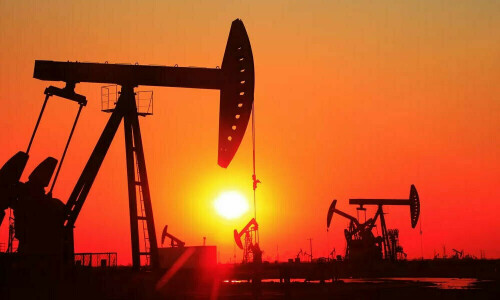 Oil rises as China seeks to soothe economic woes; strong travel demand