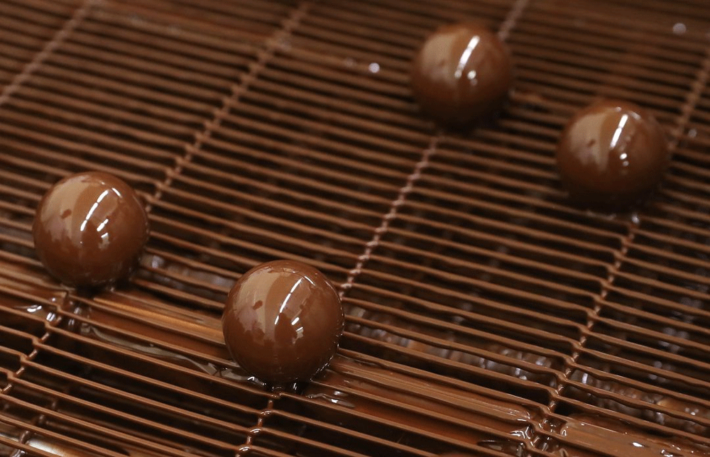 Chocolate makers&rsquo; prospects sour as cocoa prices spike
