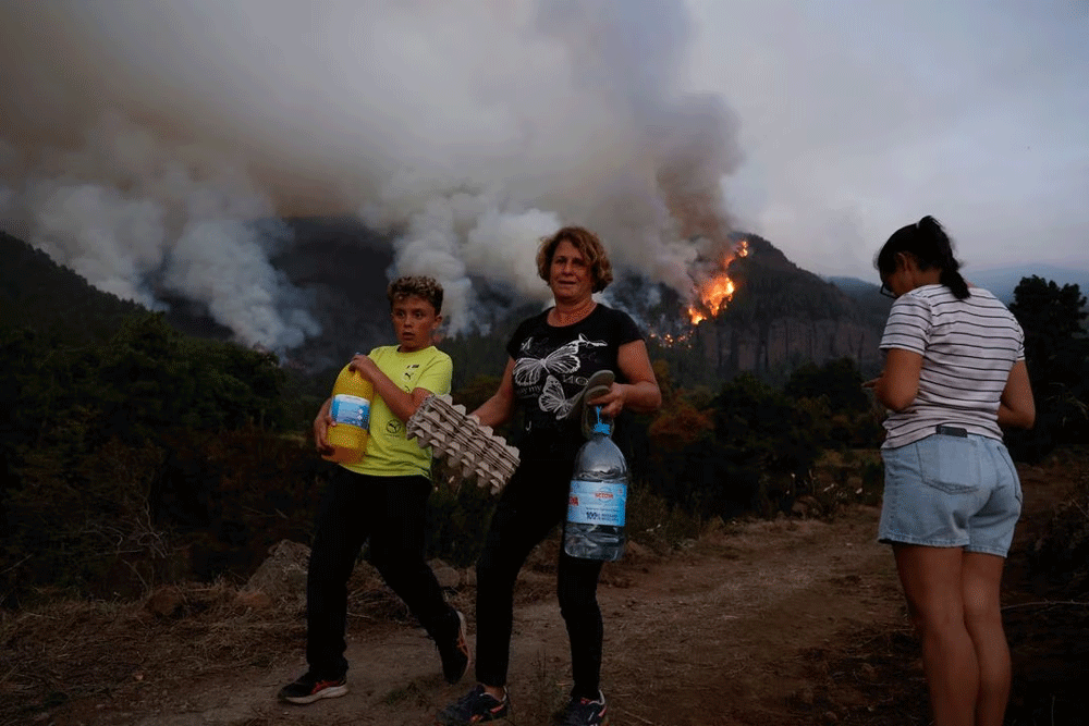 Tenerife fires: Thousands evacuated on Spanish island