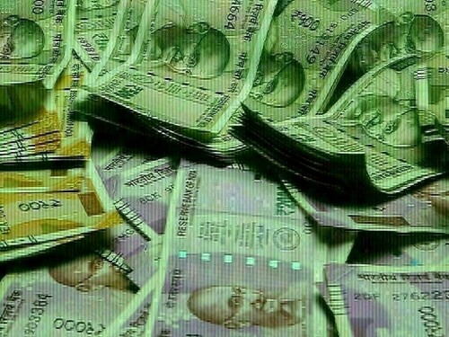 India bond yields inch up as 10-yr US yield hits 16-yr high