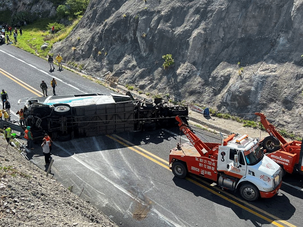 Sixteen people die after bus crashes with trailer in central Mexico