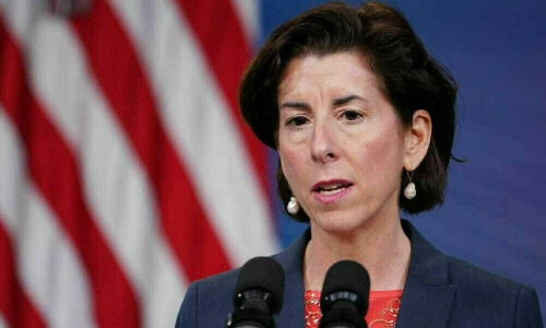 US Commerce chief seeks trade, tourism boost in China talks