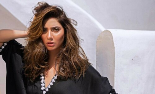 Mahira Khan stresses on financial stability for women, opens up on &lsquo;exceeding expectations&rsquo;