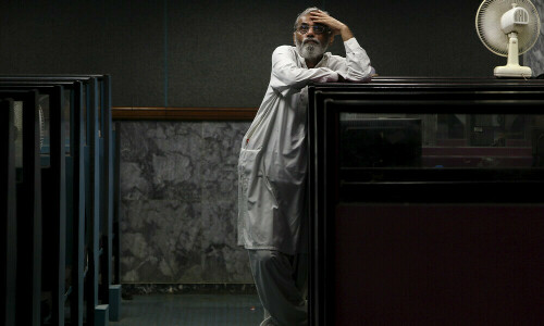 KSE-100 plummets over 1,242 points on inflation outlook, rate hike fear