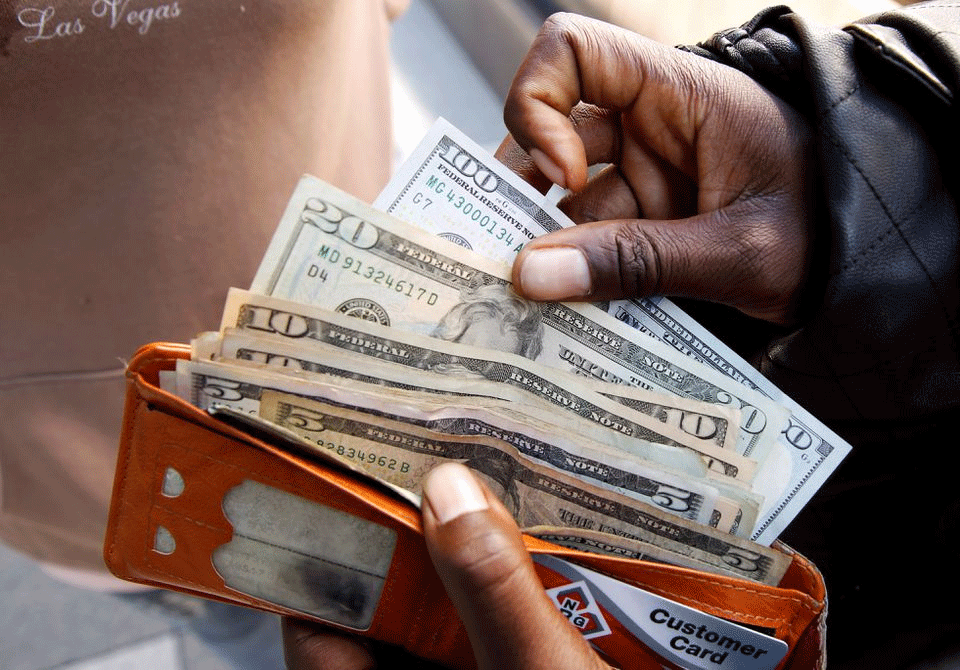 Open-market: US dollar hits 326 as rupee continues to weaken