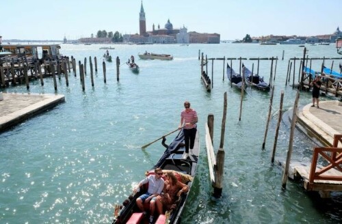 Venice to start charging visitors entry fee next year