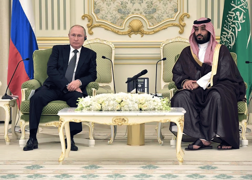 Putin, Saudi&rsquo;s prince: oil supply cuts ensure stable energy market
