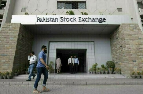 KSE-100 gains 316 points on rupee&rsquo;s recovery in open market