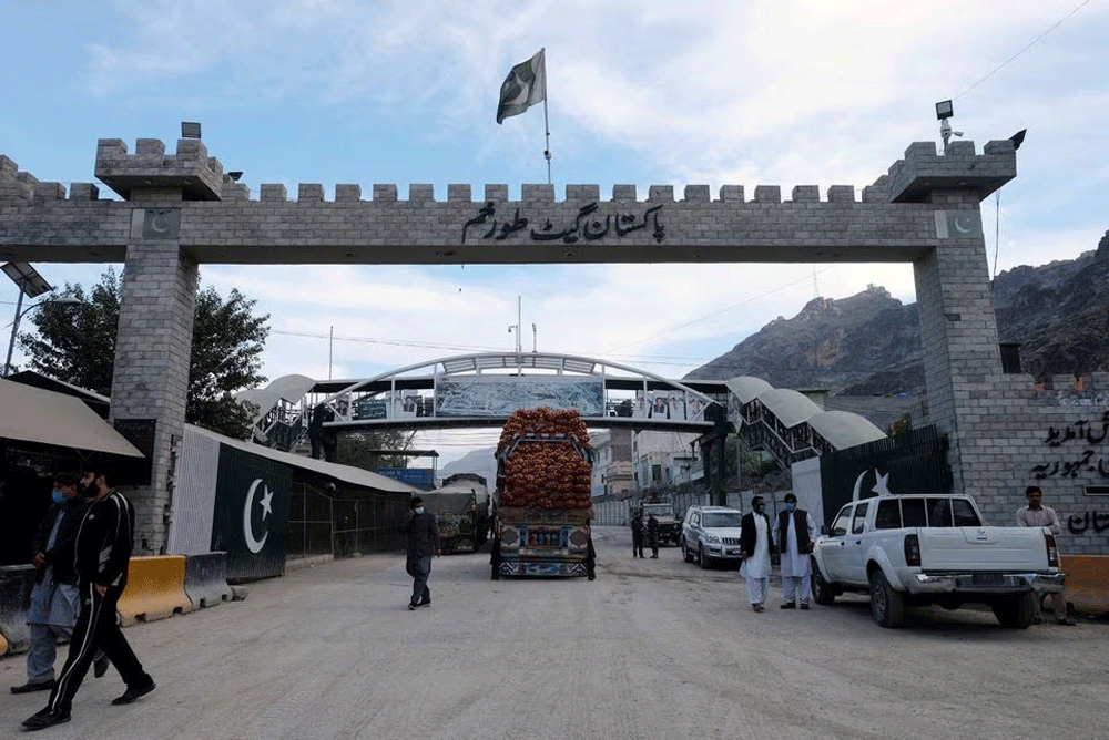 Main Pakistan-Afghan border crossing closed for second day