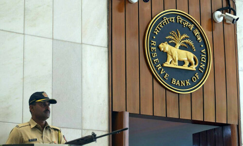 India&rsquo;s forex reserves snap 2-week fall