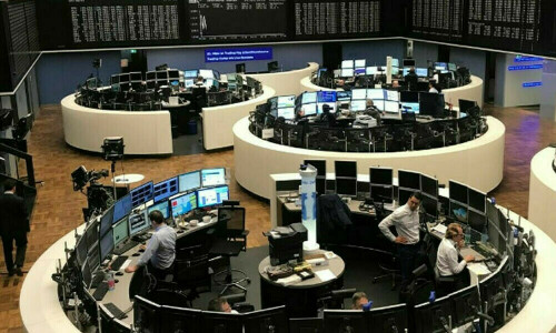 Stocks struggle ahead of key US inflation data