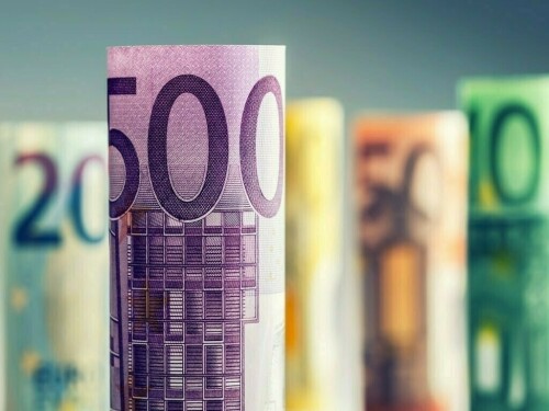 Euro rises from near 3-month low before ECB; Aussie jumps