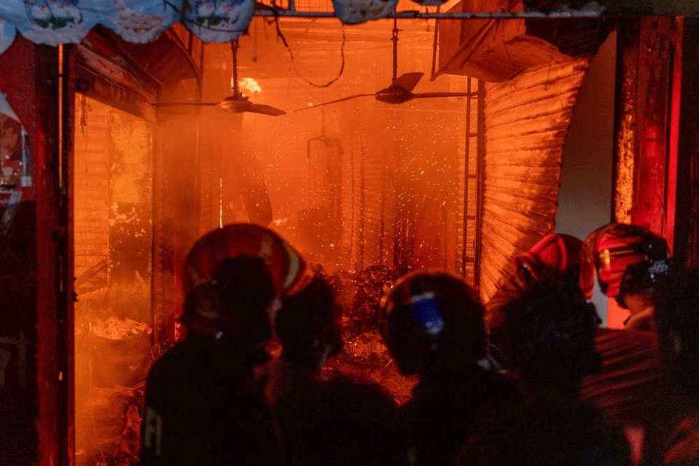 Hundreds of shops gutted in market fire in Bangladesh