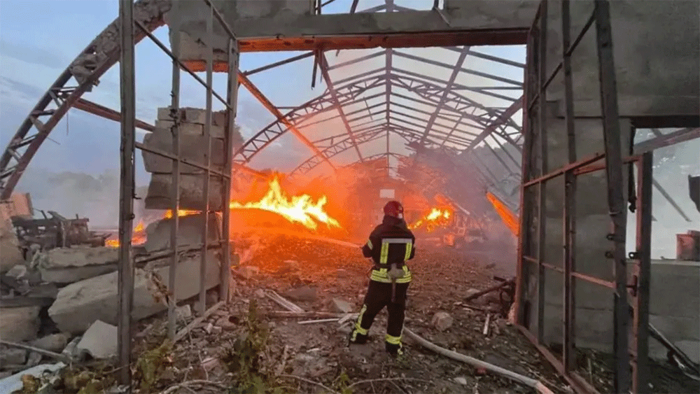 Fire breaks out near airport, oil depot in Russia’s Sochi resort Fire breaks out near airport, oil depot in Russia’s Sochi resort