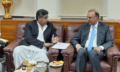 Caretaker commerce minister, SBP governor discuss export enhancement measures Caretaker commerce minister, SBP governor discuss export enhancement measures