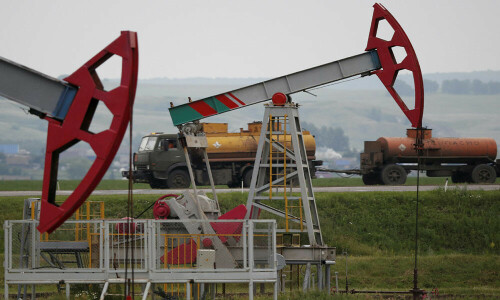 Oil rebounds to climb $1 as Russia bans most fuel exports