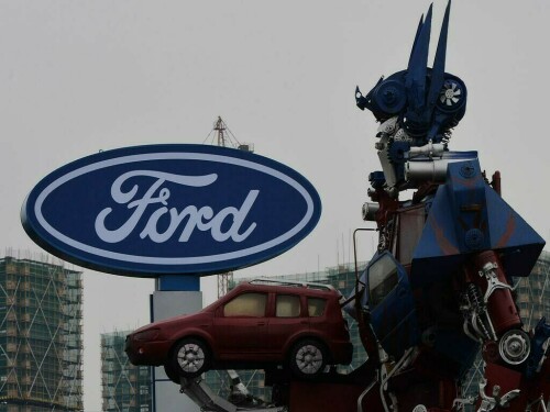 Ford pauses work on $3.5bn battery plant