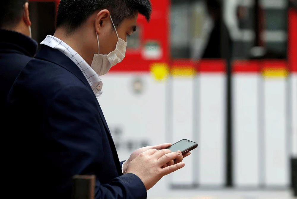 China lists mobile app stores that comply with new rule, but Apple missing
