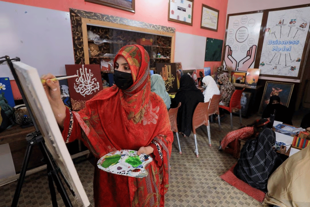 Pakistani vocational school helps Afghan women refugees build businesses