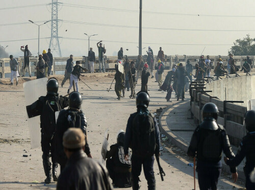 Supreme Court adjourns hearing on pleas against Faizabad sit-in verdict till Nov 1