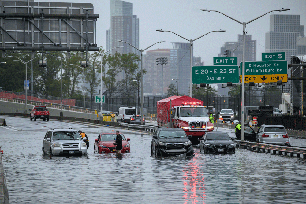 New York flooded by heavy rains, subway partly paralyzed