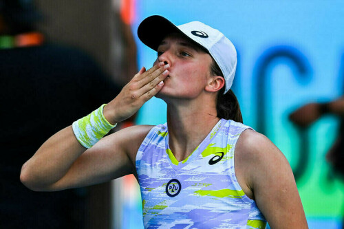 Medvedev, Swiatek both through at China Open