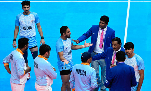 Chaos, protests in men&rsquo;s kabaddi final as India take gold