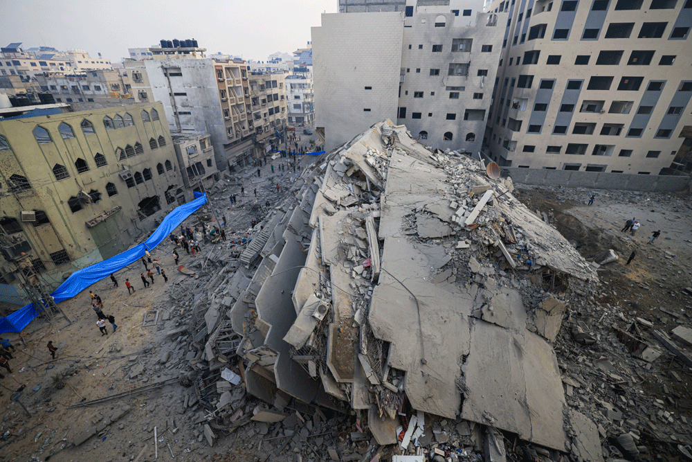 Israeli forces clash with Hamas after hundreds killed