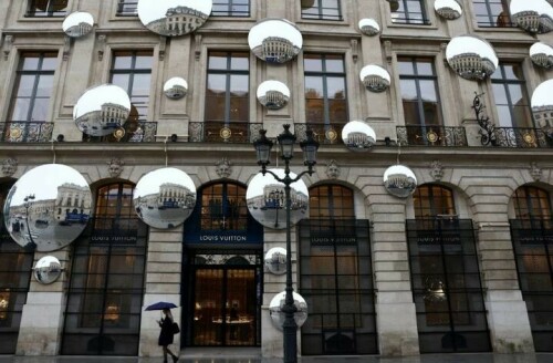 LVMH shares tumble, hit fashion sector as luxury giant&rsquo;s sales growth slows