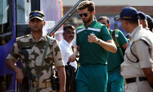 Cricket fans throng hospitals for overnight stay as Indo-Pak hysteria grips Ahmedabad