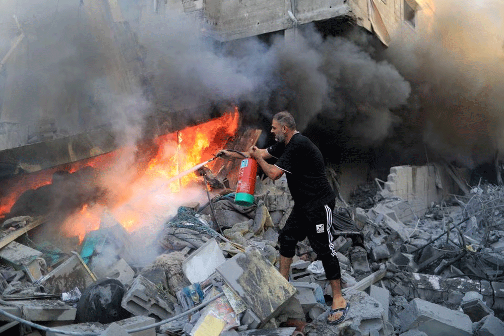 Gaza braces for Israeli ground assault, fears of conflict spreading grow