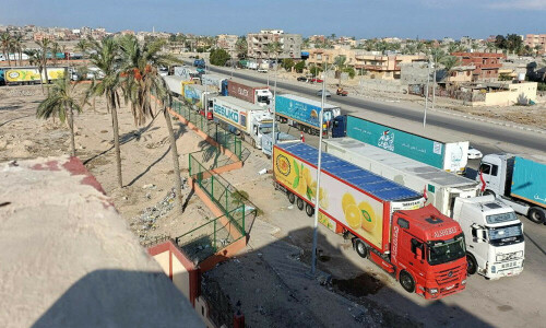 Gaza aid in doubt as Israel, Hamas deny border ceasefire
