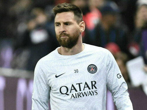 Messi double gives Argentina 2-0 win over Peru