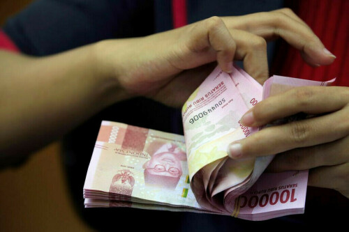 Asia currencies, stocks down as Middle East jitters, bond sell-off weigh
