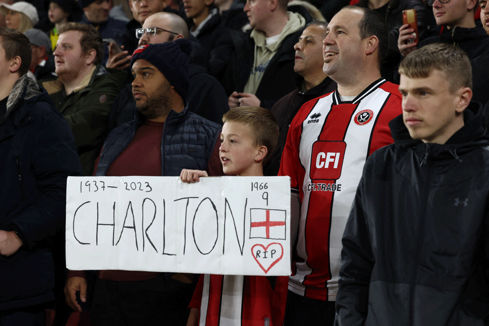 Man Utd say &lsquo;big goodbye&rsquo; to Bobby Charlton with emotional win