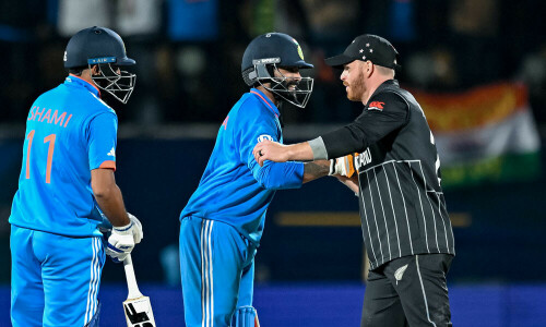 Kohli hits 95 as unbeaten India down New Zealand at World Cup